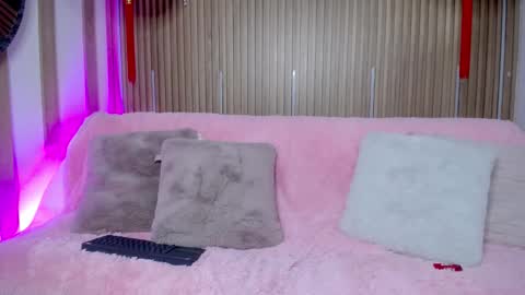 Snapshot of bonn_glow chatting on March 1, 2026, 3:52 am i AM Bonnie online show from March 1, 2026, 3:52 am