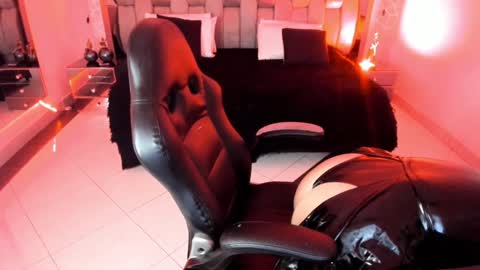 Bonnie  online show from January 9, 2025, 11:14 am