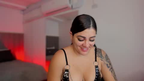 Bonnie  online show from December 19, 2025, 11:28 am