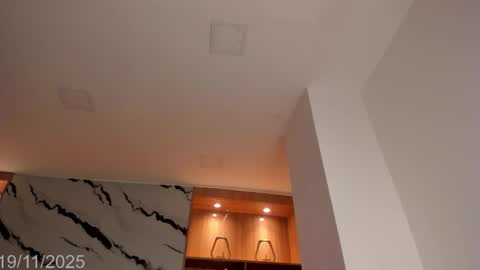 Bonnie Luxury online show from November 19, 2025, 9:48 pm