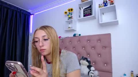 Soffy Brooks Independent model online show from October 10, 2025, 1:37 am