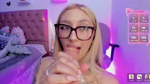 Soffy Brooks Independent model online show from June 11, 2026, 4:43 am