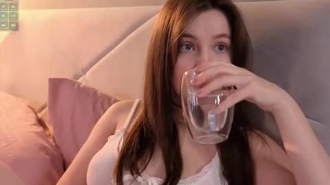 Eva online show from October 5, 2025, 7:12 pm