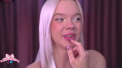 Snapshot of boobybliss chatting on June 15, 2026, 8:05 am Alina online show from June 15, 2026, 8:05 am