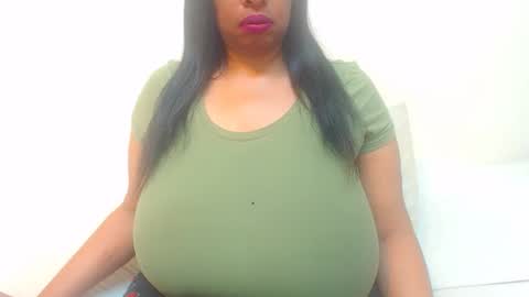 Snapshot of boobyqueen24 chatting on May 20, 2026, 12:33 pm boobyqueen online show from May 20, 2026, 12:33 pm