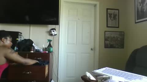 boooohoooobaby online show from April 1, 2026, 3:20 pm