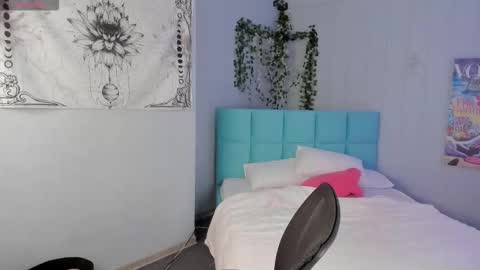 Milena online show from March 27, 2026, 3:23 am