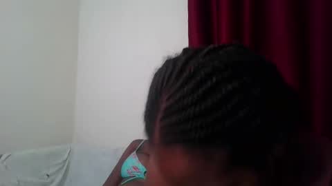 bootie_caramel online show from April 20, 2026, 6:42 pm