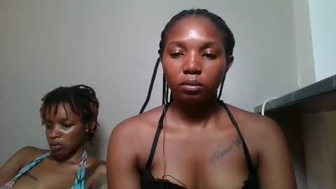 bootie_caramel online show from May 25, 2026, 6:25 pm