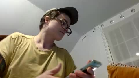 Snapshot of bottom_boiz chatting on December 18, 2024, 6:53 am Rue online show from December 18, 2024, 6:53 am