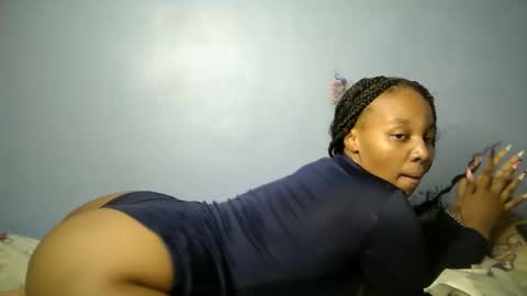 Snapshot of botty_queen chatting on May 12, 2026, 6:43 am botty_queen online show from May 12, 2026, 6:43 am