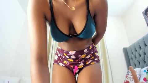 bouncy_booty677 online show from April 24, 2026, 9:06 pm