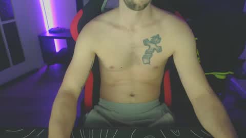 boy_t0y89 online show from January 27, 2025, 6:09 pm