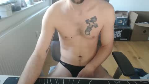 boy_t0y89 online show from April 16, 2026, 8:04 am