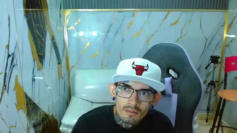 boy_tatto77 online show from March 24, 2026, 12:43 pm