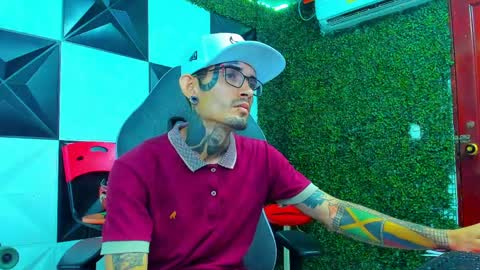 boy_tatto77 online show from April 4, 2026, 12:31 am