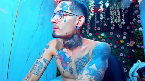 boy_tatto77 online show from April 14, 2026, 1:44 am