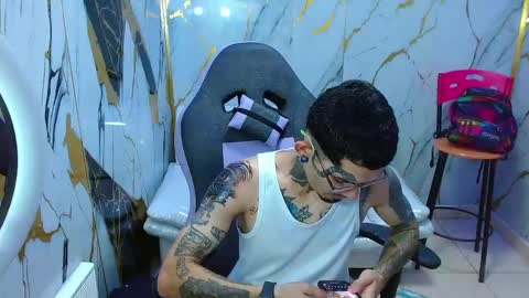 boy_tatto77 online show from May 22, 2026, 11:16 am