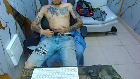 boy_tatto77 online show from June 1, 2026, 12:29 pm