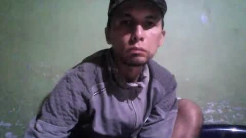 Snapshot of boycumlatino21 chatting on January 19, 2025, 1:53 am Boy online show from January 19, 2025, 1:53 am