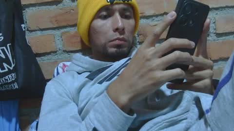 Snapshot of boycumlatino21 chatting on April 6, 2026, 12:19 am Boy online show from April 6, 2026, 12:19 am