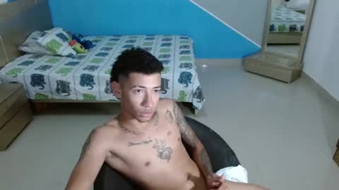 boyhot_sw online show from February 14, 2025, 4:47 am