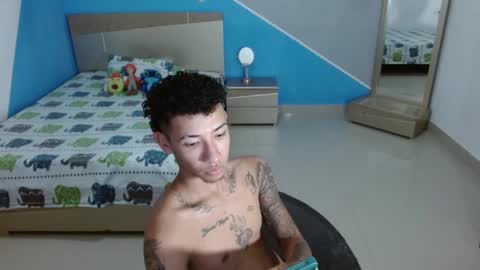 boyhot_sw online show from February 19, 2025, 4:12 am