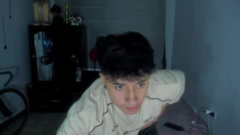 Snapshot of boylatin_777 chatting on January 21, 2025, 12:29 pm miguel online show from January 21, 2025, 12:29 pm