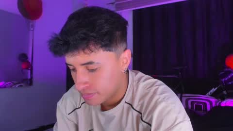 Snapshot of boylatin_777 chatting on February 28, 2025, 11:34 pm miguel online show from February 28, 2025, 11:34 pm