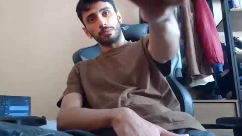 boyzinm2 online show from April 27, 2026, 1:42 pm