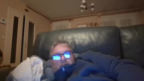 bozo81 online show from October 24, 2025, 7:43 pm