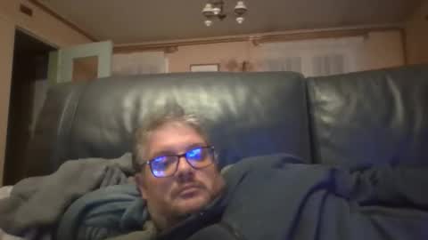 bozo81 online show from November 3, 2025, 6:09 pm