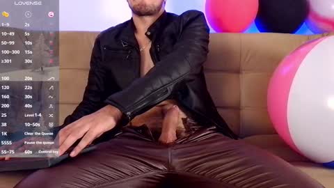 Bradley Colton Independ Model online show from December 23, 2024, 5:32 pm