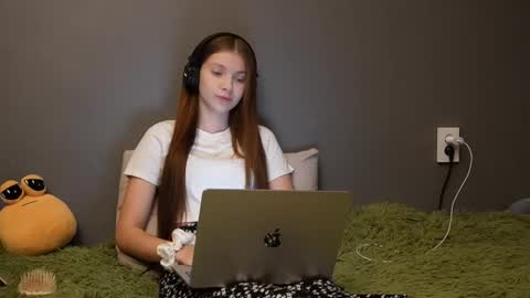 Alice online show from December 1, 2025, 2:11 pm