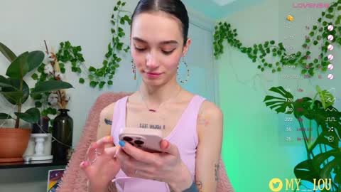 Ashley Dolce and Lou online show from January 21, 2025, 3:21 pm