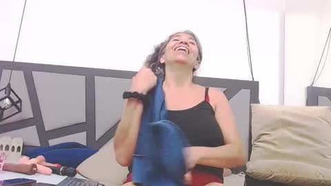 BRENDA VELASQUEZ online show from October 24, 2025, 7:43 pm