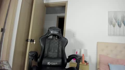 Snapshot of brenda_x_x chatting on November 5, 2025, 1:05 am Brenda online show from November 5, 2025, 1:05 am