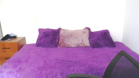 brendasantos_77 online show from October 21, 2025, 2:07 pm