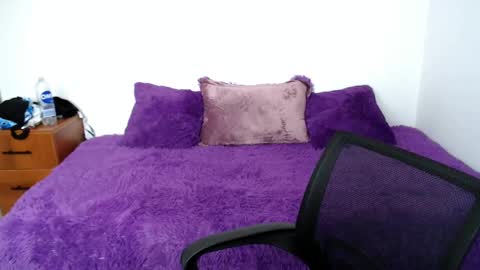 brendasantos_77 online show from October 28, 2025, 1:58 pm