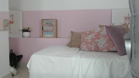 Snapshot of brendathompson_ chatting on February 3, 2025, 6:49 pm Brenda online show from February 3, 2025, 6:49 pm