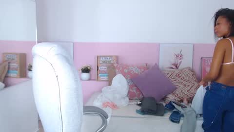 Snapshot of brendathompson_ chatting on February 21, 2025, 12:39 pm Brenda online show from February 21, 2025, 12:39 pm