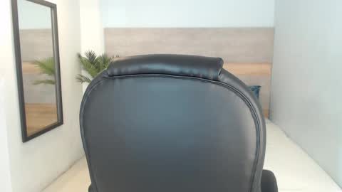 Snapshot of brendathompson_ chatting on September 17, 2025, 1:40 am Brenda online show from September 17, 2025, 1:40 am