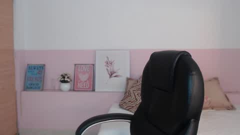 Snapshot of brendathompson_ chatting on October 12, 2025, 2:32 am Brenda online show from October 12, 2025, 2:32 am