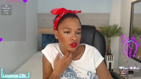 Snapshot of brendathompson_ chatting on October 15, 2025, 3:06 am Brenda online show from October 15, 2025, 3:06 am