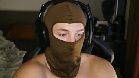 Snapshot of brentonverde chatting on November 11, 2025, 12:10 am brentonverde online show from November 11, 2025, 12:10 am