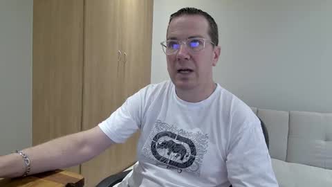 Brett online show from November 3, 2025, 2:18 pm