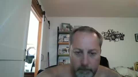 hey online show from October 10, 2025, 7:35 pm