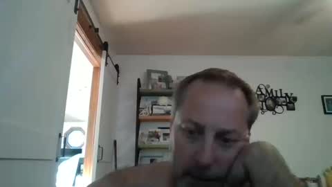 hey online show from October 15, 2025, 8:42 pm