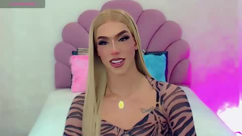 Snapshot of briana_sex32 chatting on February 18, 2025, 7:54 am BRIANA online show from February 18, 2025, 7:54 am
