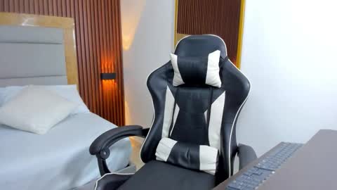 B R I A N A  online show from November 12, 2025, 2:45 am